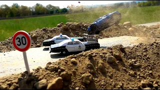 1 /64 Dynamic Diorama - Cars Truck and Police Chase - Crash Compilation Slow Motion 1000 fps  #36