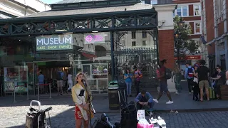 London Covent Garden Busker Sammie Jay Wren Sings 'Feeling Good'