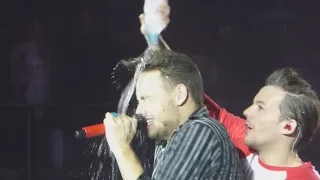 One Direction - Drag Me Down live at the O2 Arena, London 28/09/2015 | OTRA