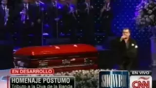 Joan Sebastian canta en funeral de Jenni Rivera