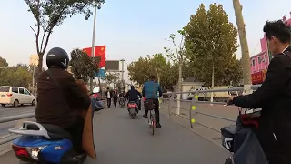 Улицы китайского города: на велосипеде с комментариями