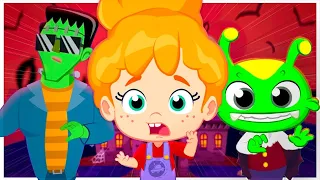 Is That a Vampire? 🧛 | Spooky Songs For Kids | Cartoons for Kids