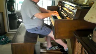Mike Reed plays Duke Ellington's "C Jam Blues" on his Hammond Organ