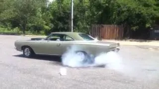 1968 Plymouth Roadrunner badass sound and BURNOUT