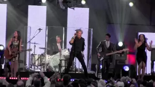 Rod Stewart Performs 'Forever Young" Live 05.06.2013