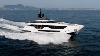 33 meter Fast Super Yacht Custom Line 106