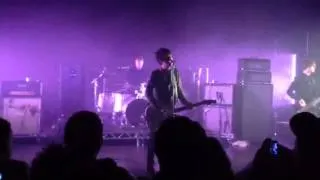 Johnny Marr plays "London" in London