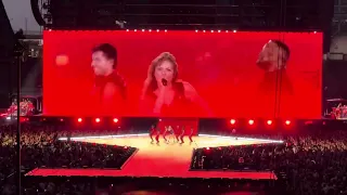 Taylor Swift singing “We Are Never Ever Getting Back Together” live in Cincinnati | The Eras Tour