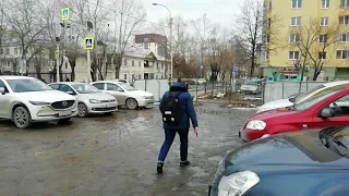 Автостоянка захватила тротуар / Прогулка по ул. Июльская, Екатеринбург / Walk in Ekaterinburg city