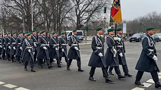 Regimentsgruß (Marsch) Ausmarsch Wachbataillon BMVg/Stabsmusikkorps Bundeswehr Schloss Bellevue