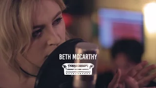 Beth McCarthy - Somebody That I Used To Know (Gotye Cover) LIVE at Ont' Sofa Studios