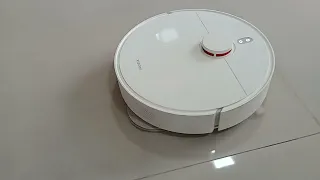 Robô aspirador XIAOMI VACUUM s10+ aspirando e passando pano