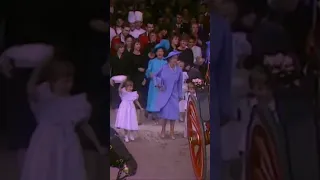 Queen Elizabeth running after Prince William👀🏃‍♂️🤣