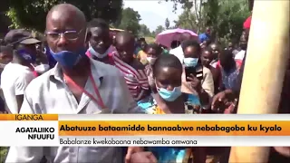 Agataliikonfuufu:  Abatuuze bataamiidde bannaabwe nebabagoba ku kyalo.