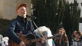 Billy Bragg supports the UCU strike