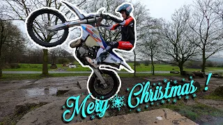 IT'S CHRISTMAS ! It's time to ride ! Merry Christmas !!!