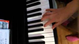 Песня Снежинка игра на фортепиано.