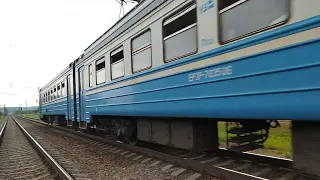 ер2т-7119 с пассажирским поездом