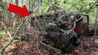 EVERYTHING LEFT BEHIND! CREEPY BARN and Return to Mysterious Abandoned Farm In The Woods Of Georgia