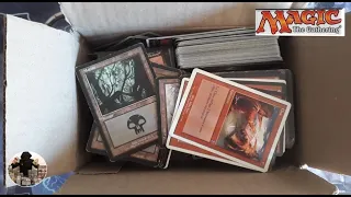 Incredible lot of Magic The Gathering cards bought for 50 euros on the right corner