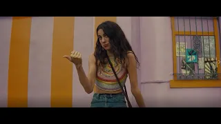 Margaret Qualley (Pussycat) Brad Pitt (Cliff Booth) Once Upon a Time in Hollywood