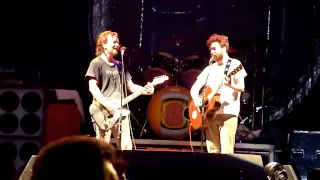 Eddie Vedder & Liam Finn - Throw Your Arms Around Me - Brisbane (November 25, 2009)