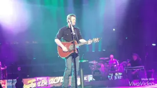 Blake Shelton - Some Beach (Detroit, MI) 2016