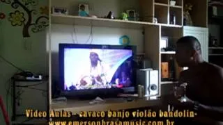 Viola em Bandoleira e Sorriso Aberto.