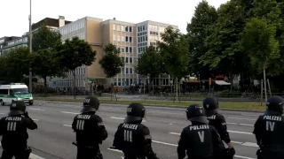 Antifa vs Polizei G20HH17 - ICH HAB POLIZEI