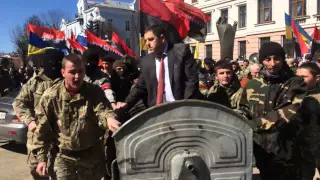 Голову облюстиції Кавацюка возить містом у смітнику