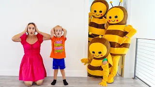 Chris y mamá juegan con los amigos de Bees - cuento para niños