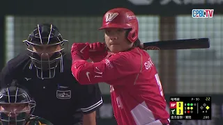 04/17 味全 VS 台鋼 四局上，郭天信安打上壘，但紀慶然策動雙殺，形成變相的三上三下