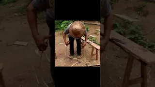 竹子做推圈，爷孙俩玩得很开心The push ring made of bamboo, the grandpa and grandson had a great time playing#short