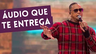 Leo Santana canta "Áudio Que Te Entrega" e levanta auditório