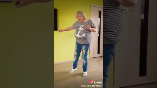 Богатая бабушка танцует
