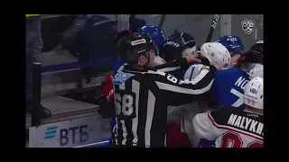 Иван Муранов (Динамо) и Михаил Смолин (Витязь) Хоккейные Драки КХЛ Hockey Fights