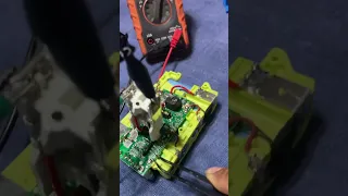 Como resetear una bateria Ryobi 18v para que active la carga nuevamente