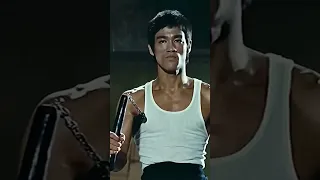 Bruce Lee: bir değil, iki nunçaku sallayan adam