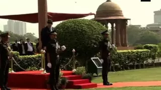 Australian Defence Minister receives guard of honour in New Delhi