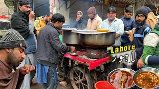 UNEXPECTED REACTIONS ABOUT LAHORI BILLU BEST CHEAPEST CHANAY BREAKFAST | CHANA CHOLE MURGH CURRY