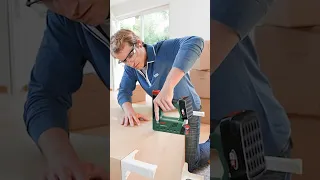 Bosch Universal Tacker: A poderosa ferramenta de grampear para projetos versáteis. #shortvideo