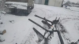 Оранка по снігу трактором ЮМЗ без ПВМ
