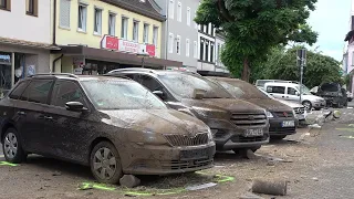 PKW erfasst Fußgänger - rast in Friseursalon - 6 Verletzte in Neuwied am 28.06.23 + O-Töne