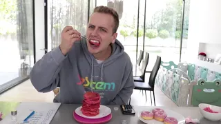 Julienco! Ich esse 1 Kg PINKE Lebensmittel in 25 Minuten    😵🤢