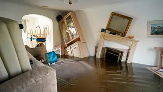 Momento exato que UMA CASA é inundada por AGUA! #shorts #curiosidades