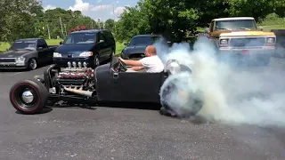 1927 Ford T Bucket Hot Rod - BURNOUT!