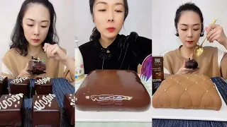 do you like cake? 초콜릿 무스 케이크를 먹어