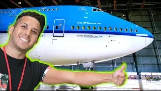 AQUÍ GUARDAN LOS AVIONES, GIGANTES! 😱 | Alex Tienda ✈️