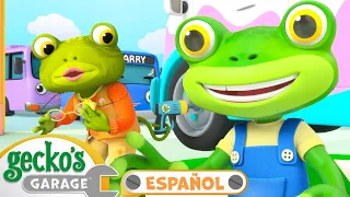 La abuela Gecko al rescate | 🐸 Garaje de Gecko | Carros para niños | Vídeos educativos