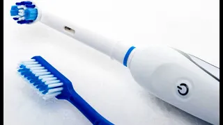 Come lavare i denti a seconda del tipo di spazzolino